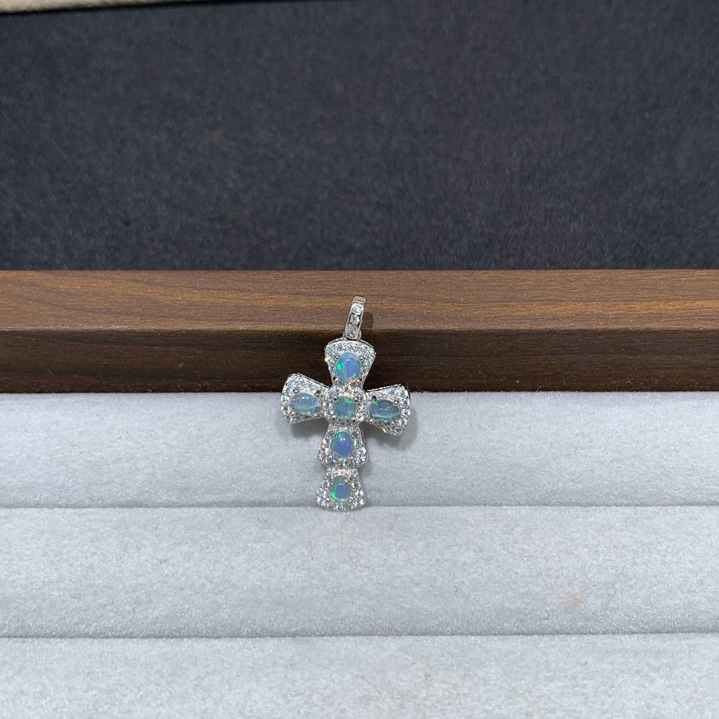 925 Sterling Silver Halo Cross Pendant