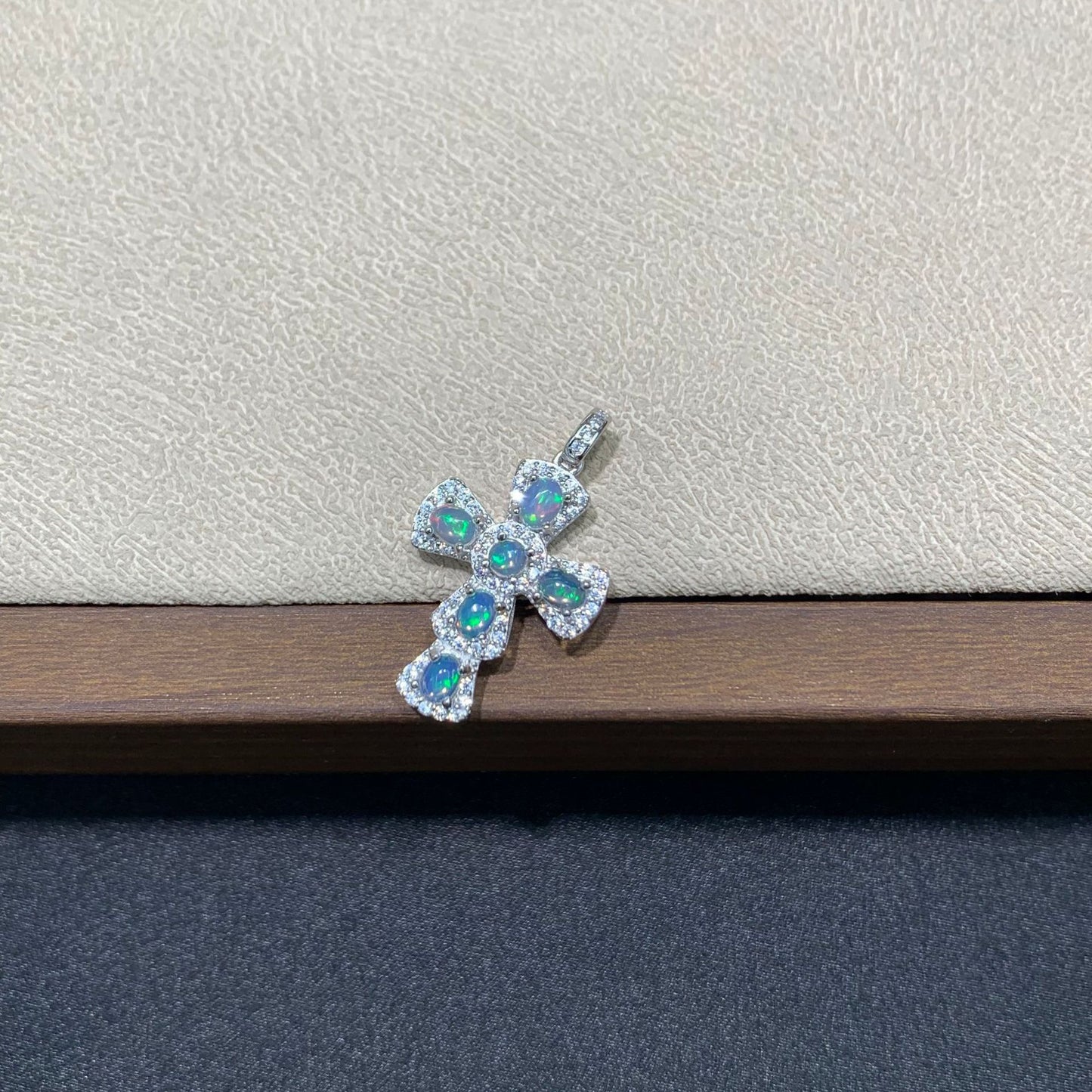 925 Sterling Silver Halo Cross Pendant