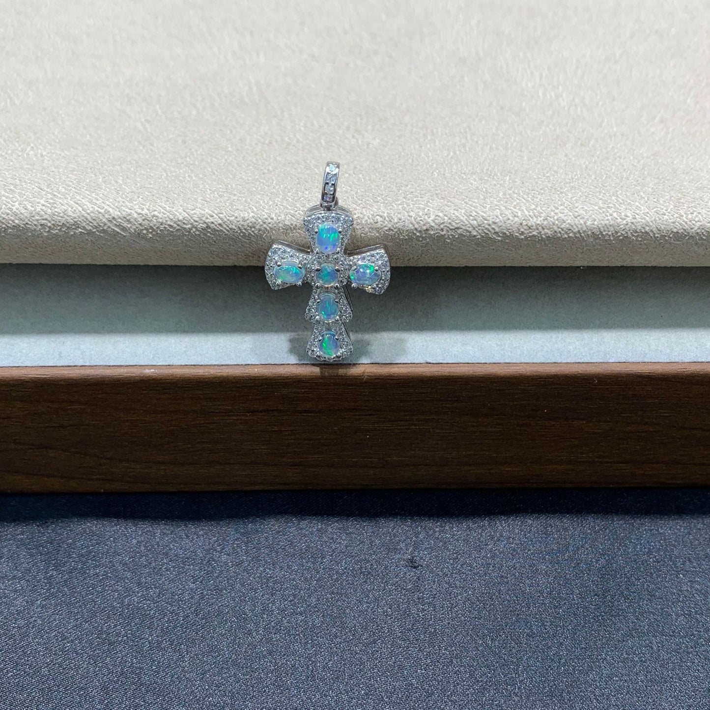 925 Sterling Silver Halo Cross Pendant