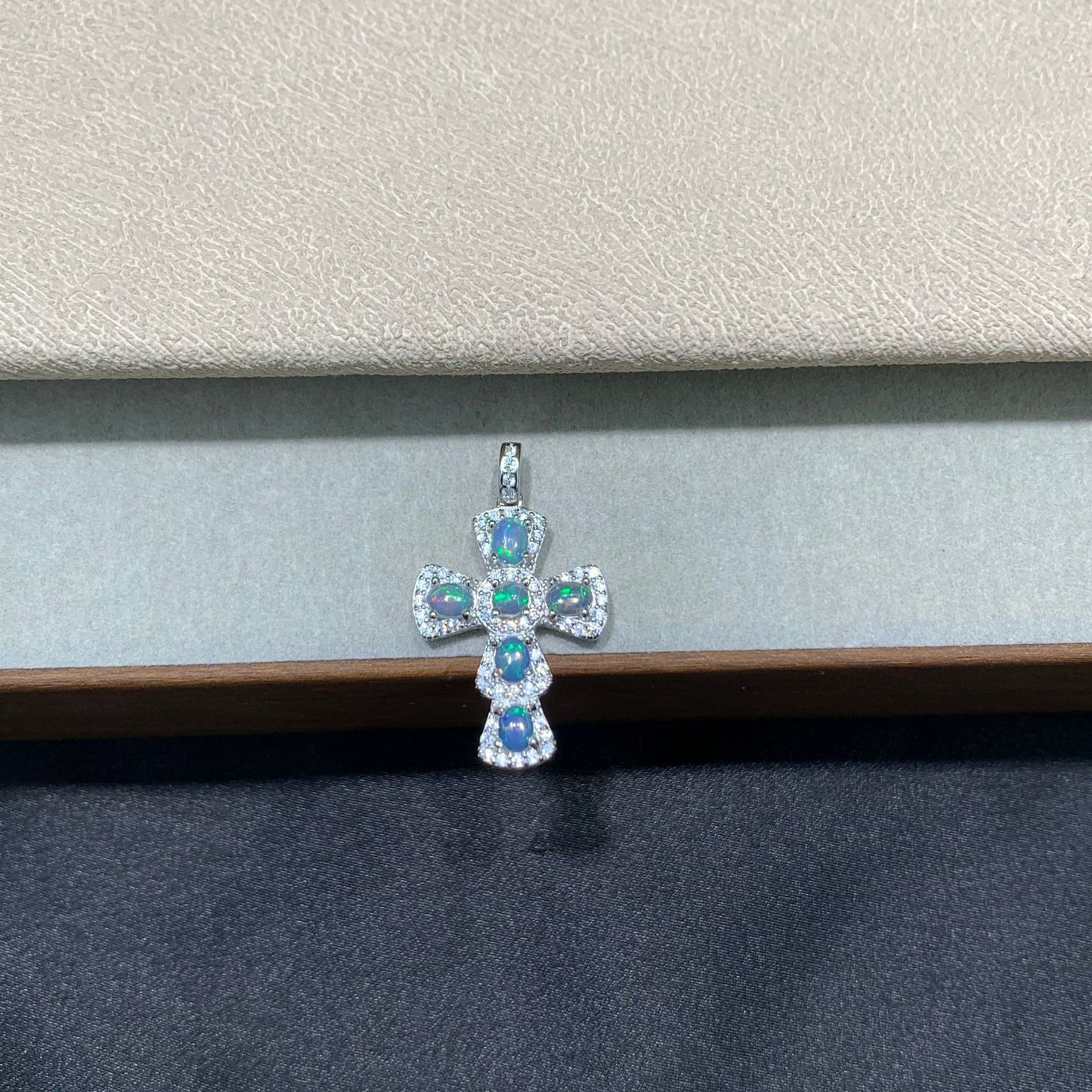 925 Sterling Silver Halo Cross Pendant