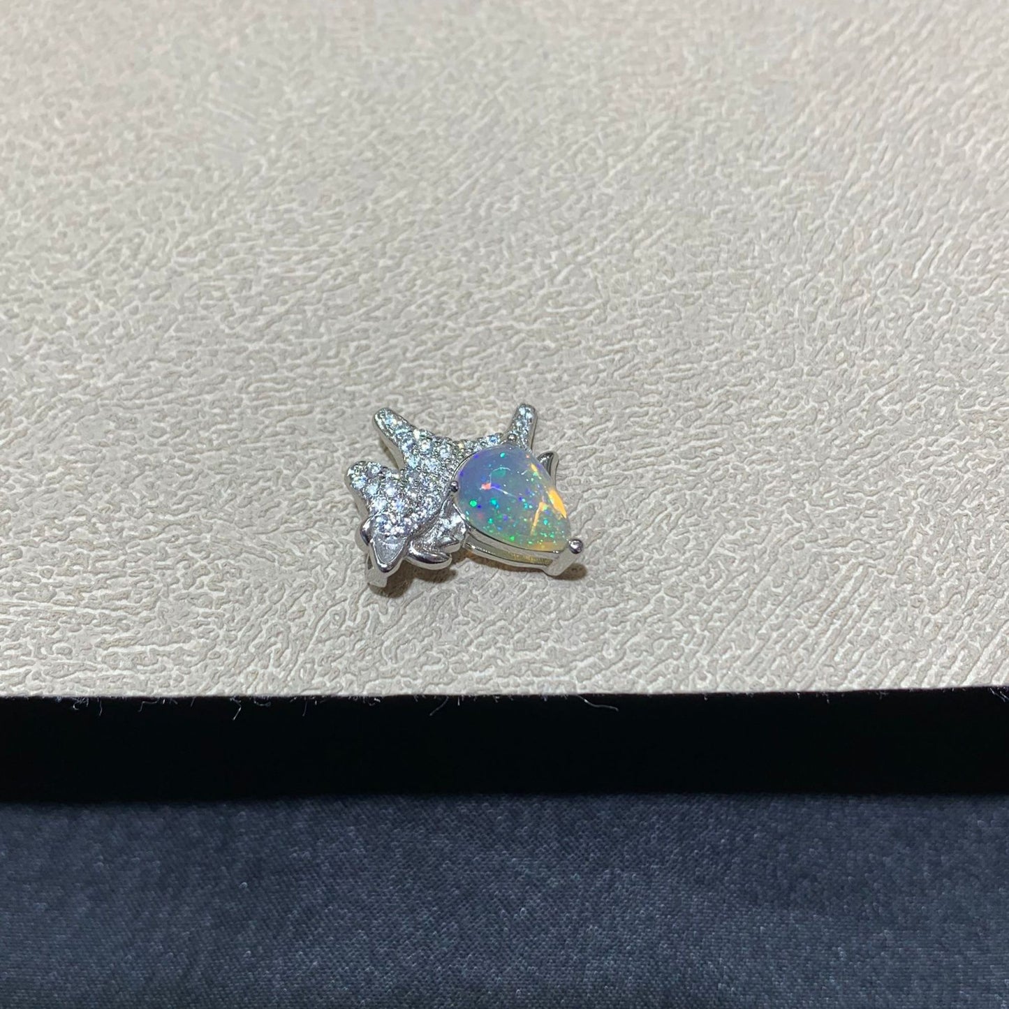 925 Sterling Silver Pony Teardrop Opal Pendant