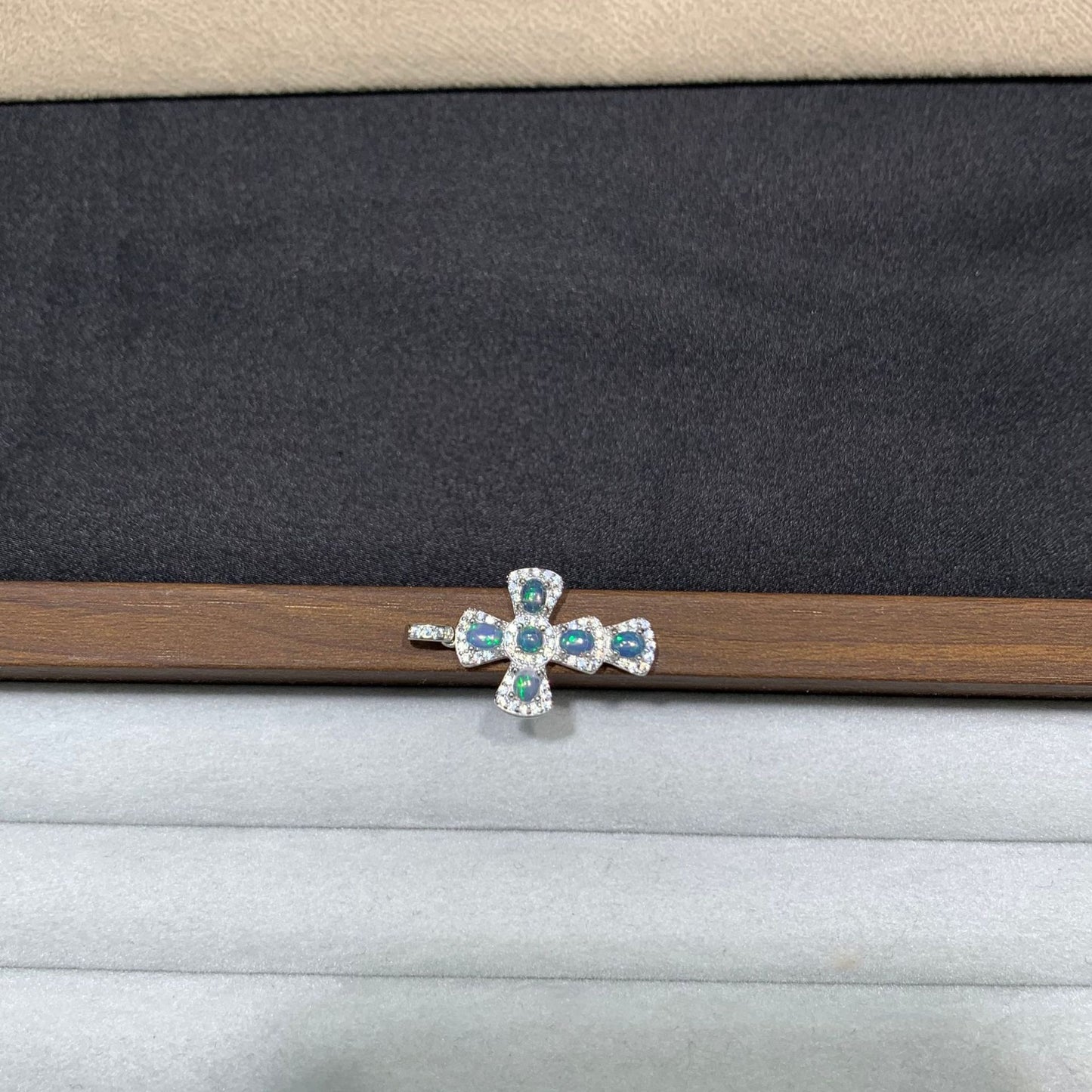 925 Sterling Silver Halo Cross Pendant